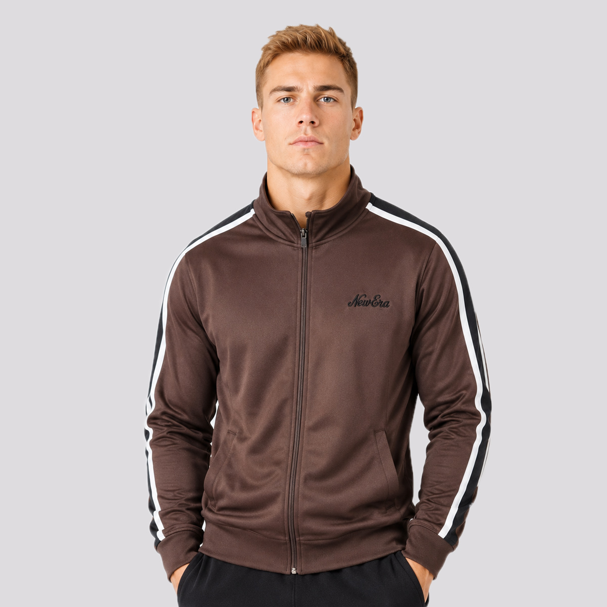 Jaqueta New Era Script Marrom