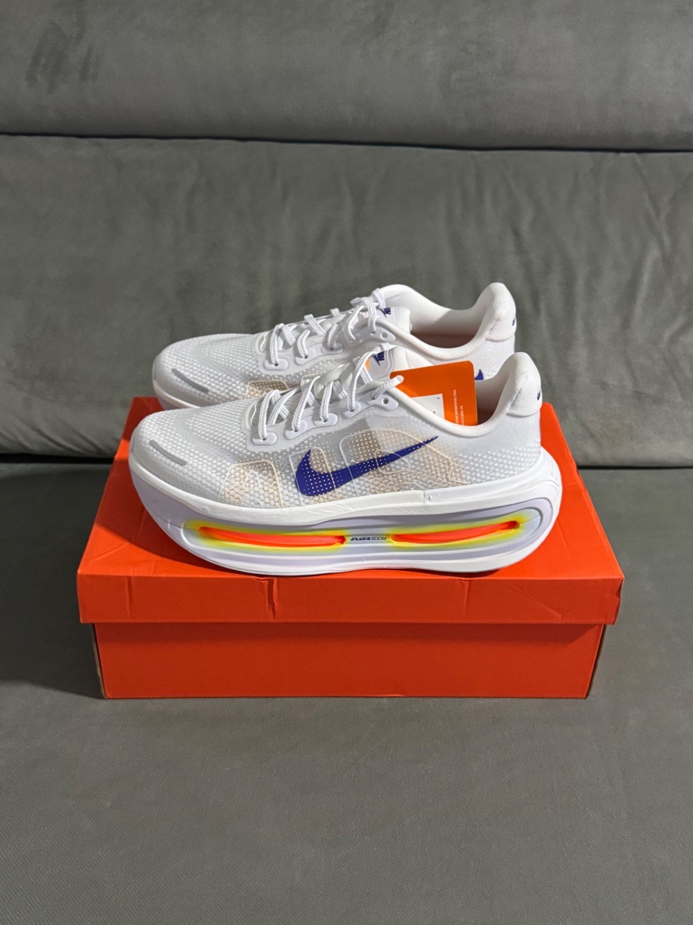 Nike Vomero Premium White Lapis Total Orange — 43, Novo