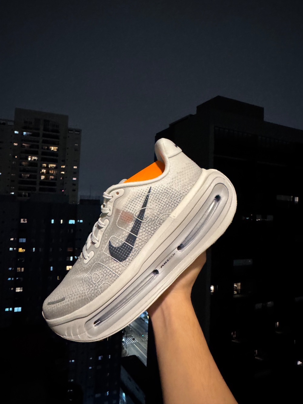 Nike Vomero Premium Off-White Grey Fog Dark Obsidian — 42, Novo