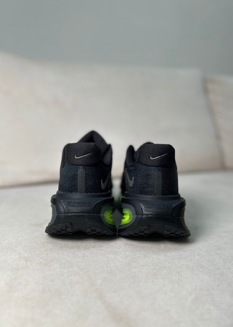 Foto 2 de Nike Vomero Premium Black Volt — 45, Novo