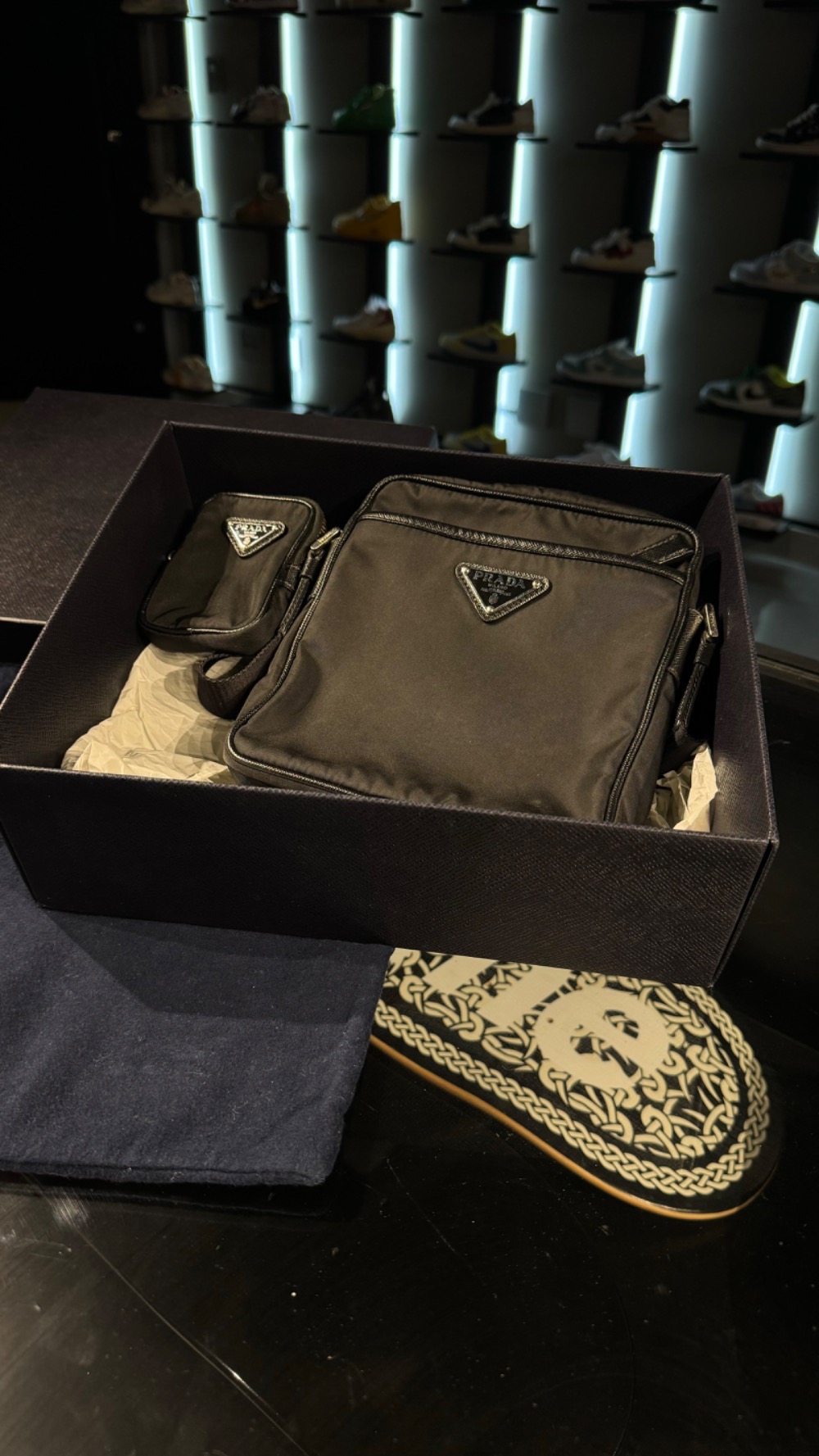 Shoulder Bag Prada Sea Beyond Saffiano Re-Nylon Black — único, Usado
