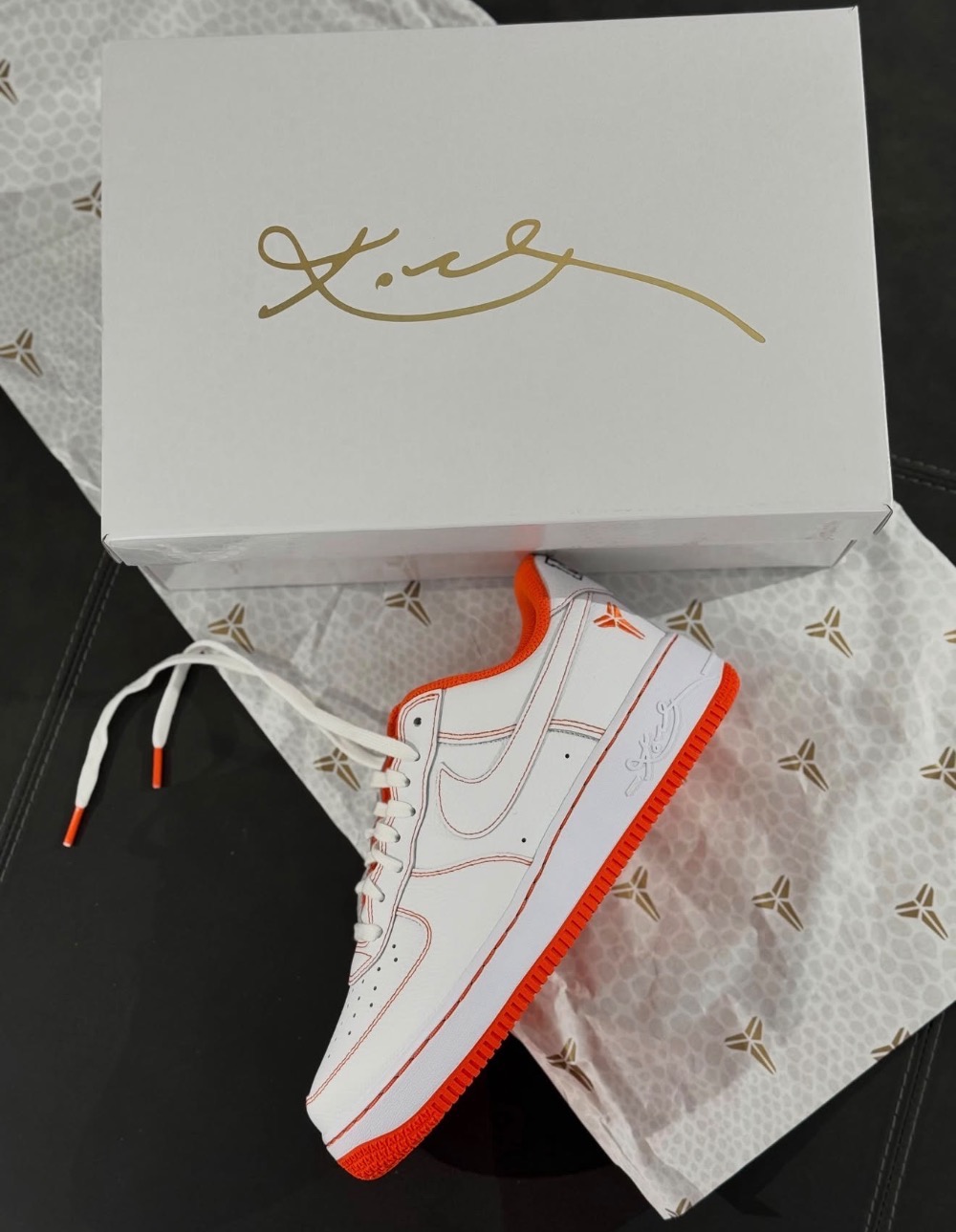 Kobe Bryant x Nike Air Force 1 Low Protro White Safety Orange — 43, Novo