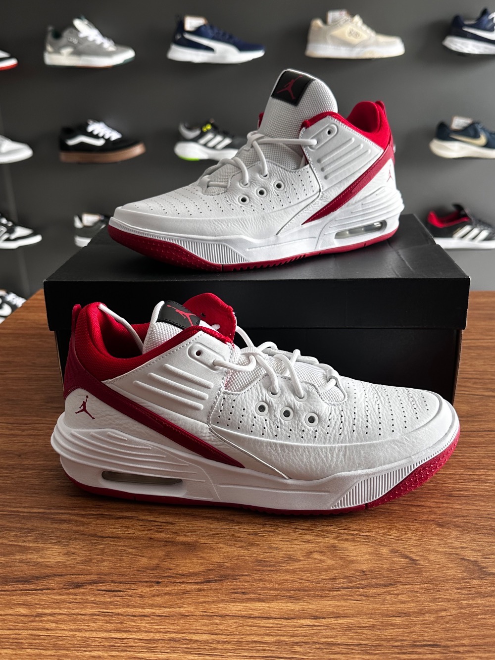 Air Jordan Max Aura 5 White Gym Red — 41, Novo