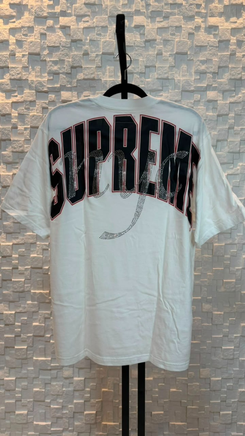 Camiseta Supreme Rhinestone Script White SS26-W16 — M, Novo