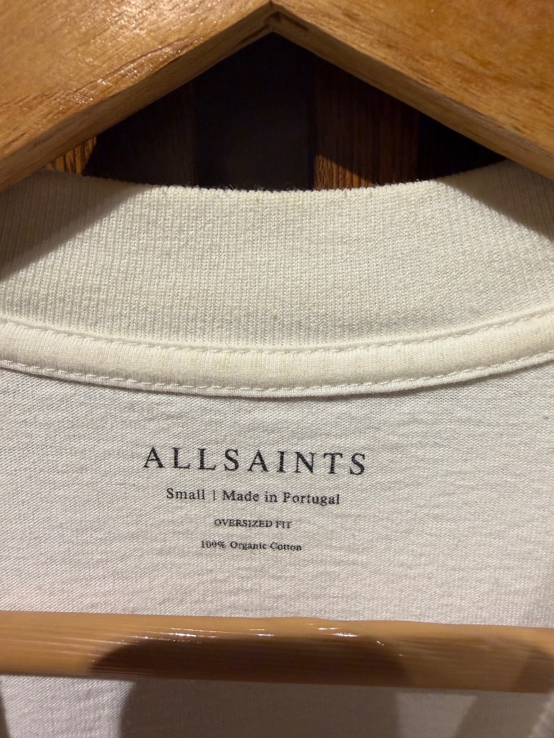 Foto 3 de Camiseta AllSaints Underground Oversized Off-White — P, Usado