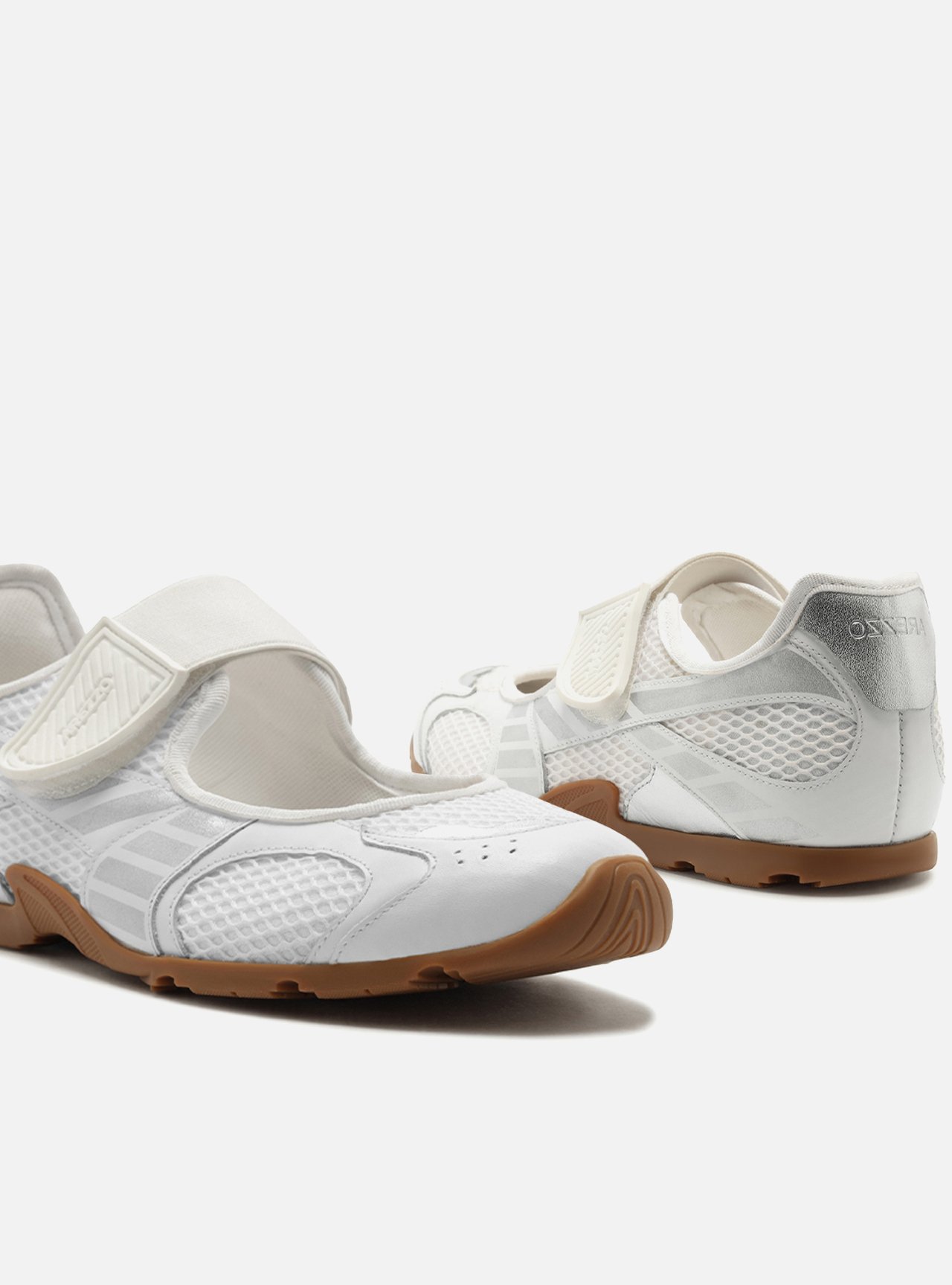 Foto 4 de Tênis Branco Bico Redondo Slip On