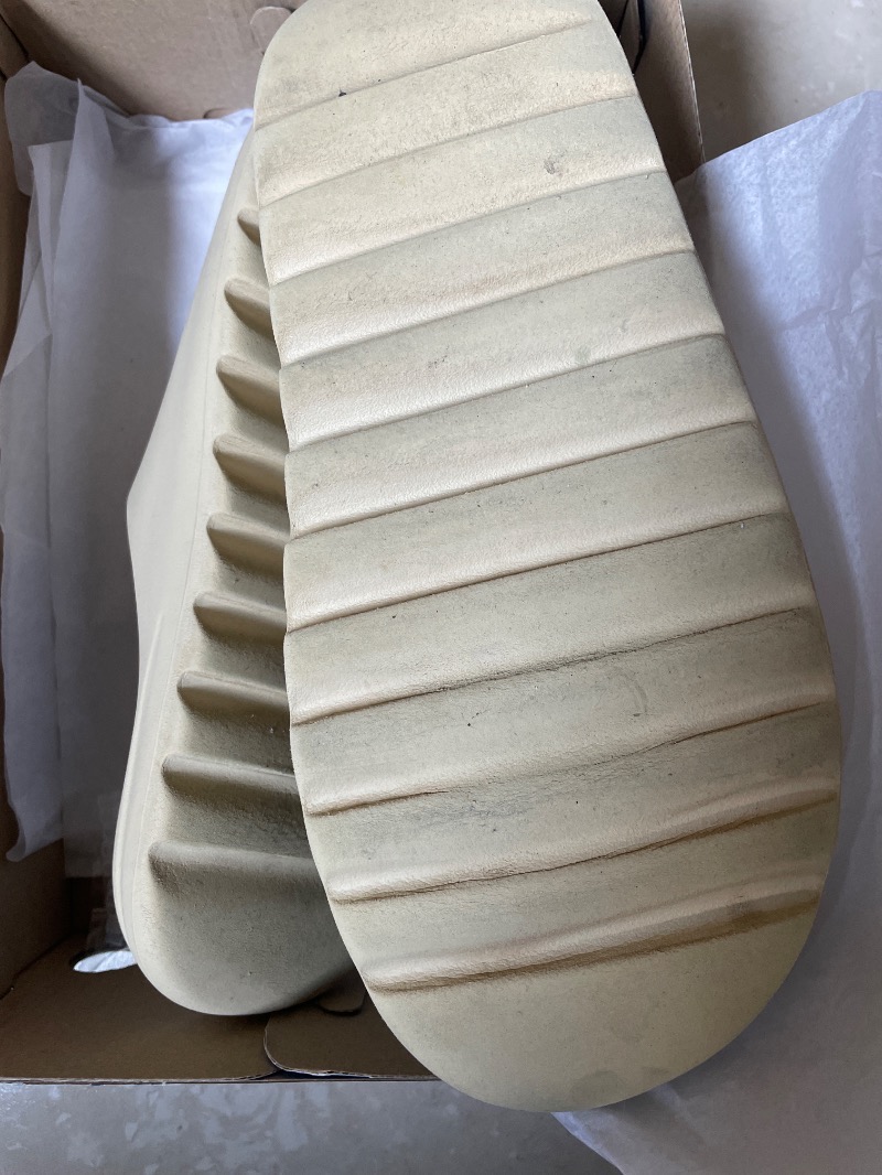 Foto 4 de Yeezy Slide Bone (2022) — 46, Usado