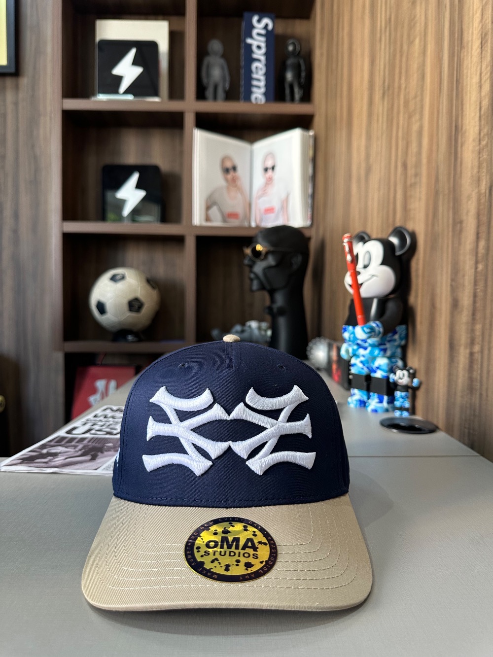 Boné oMA Studios NY NY Curved Brim Blue Tan — Único, Novo