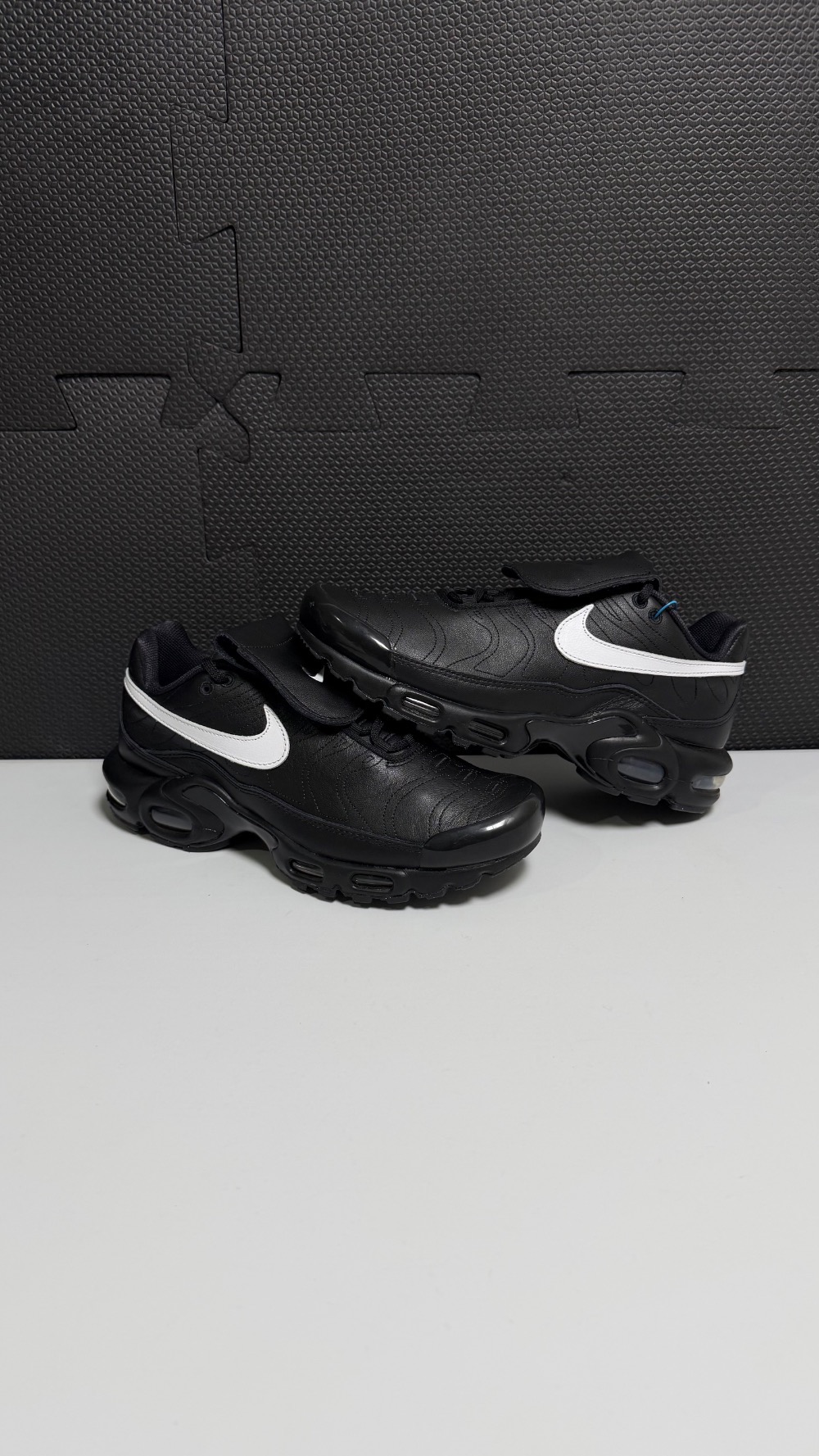 Nike Air Max Plus Tiempo Black — 40, Novo