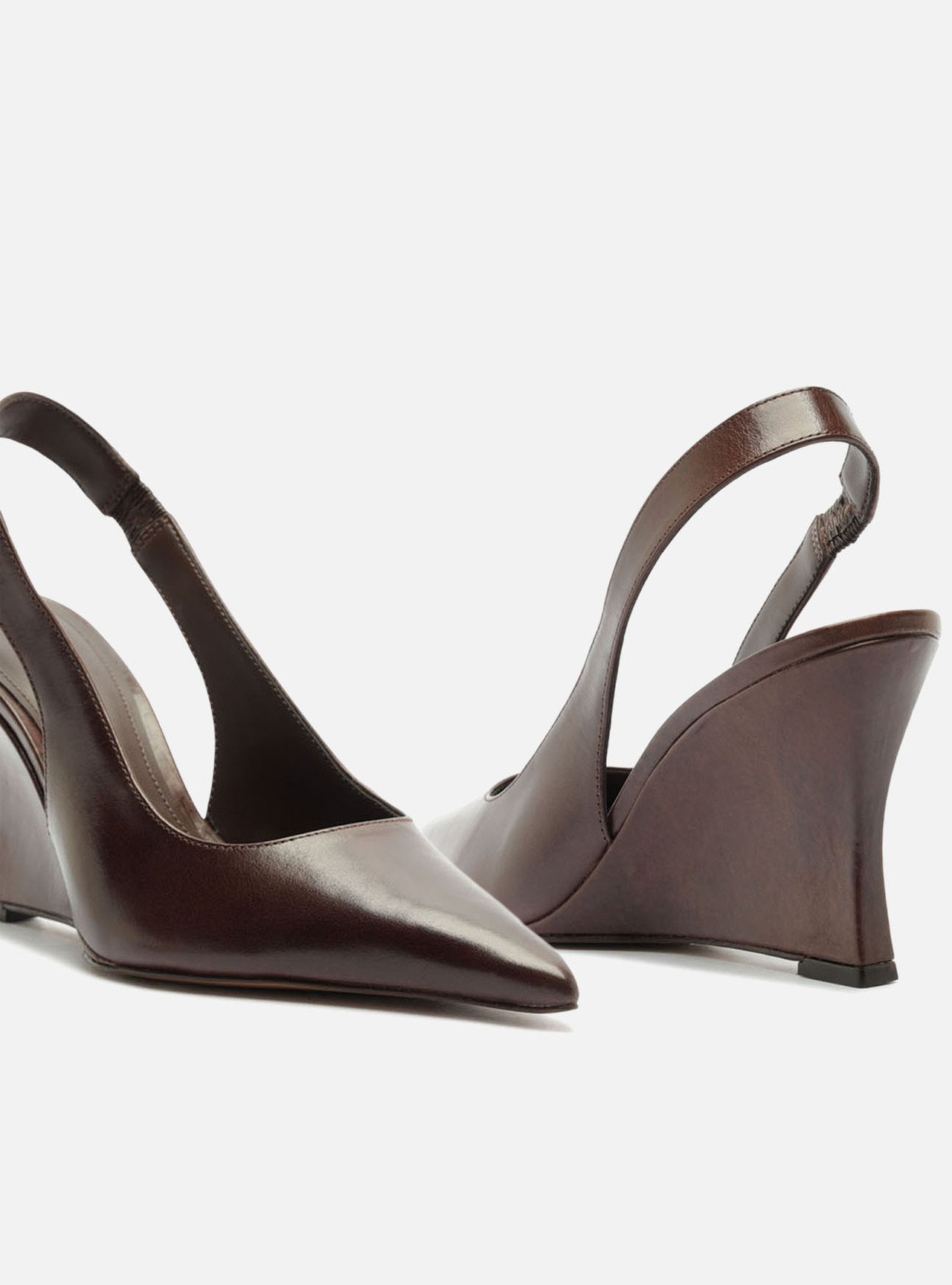 Foto 4 de Scarpin Marrom Couro Anabela Slingback