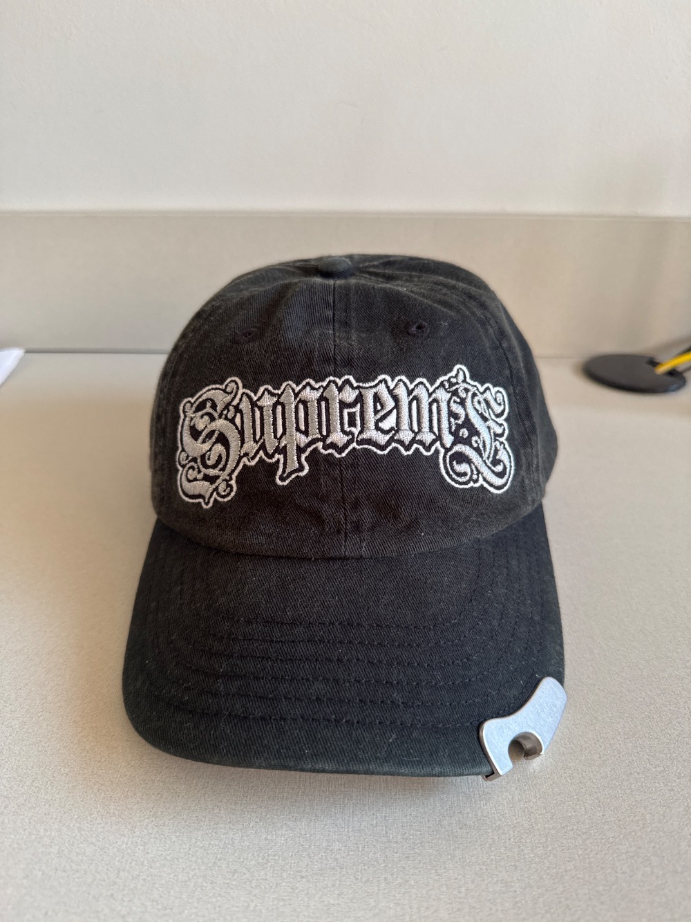 Boné Supreme Bottle Opener Black FW26-W3 — Único, Usado