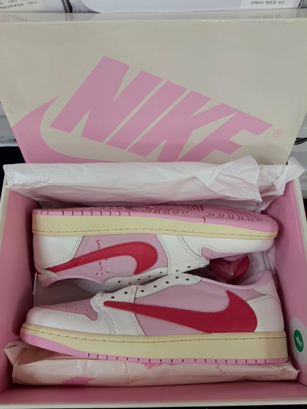 Travis Scott x Air Jordan 1 Low OG SP Sail Tropical Pink — 44, Novo