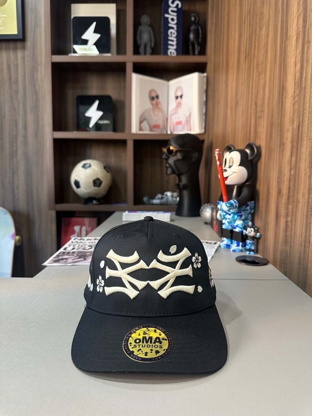 Boné oMA Studios NY NY Cherry Blossom Black Cream — Único, Novo