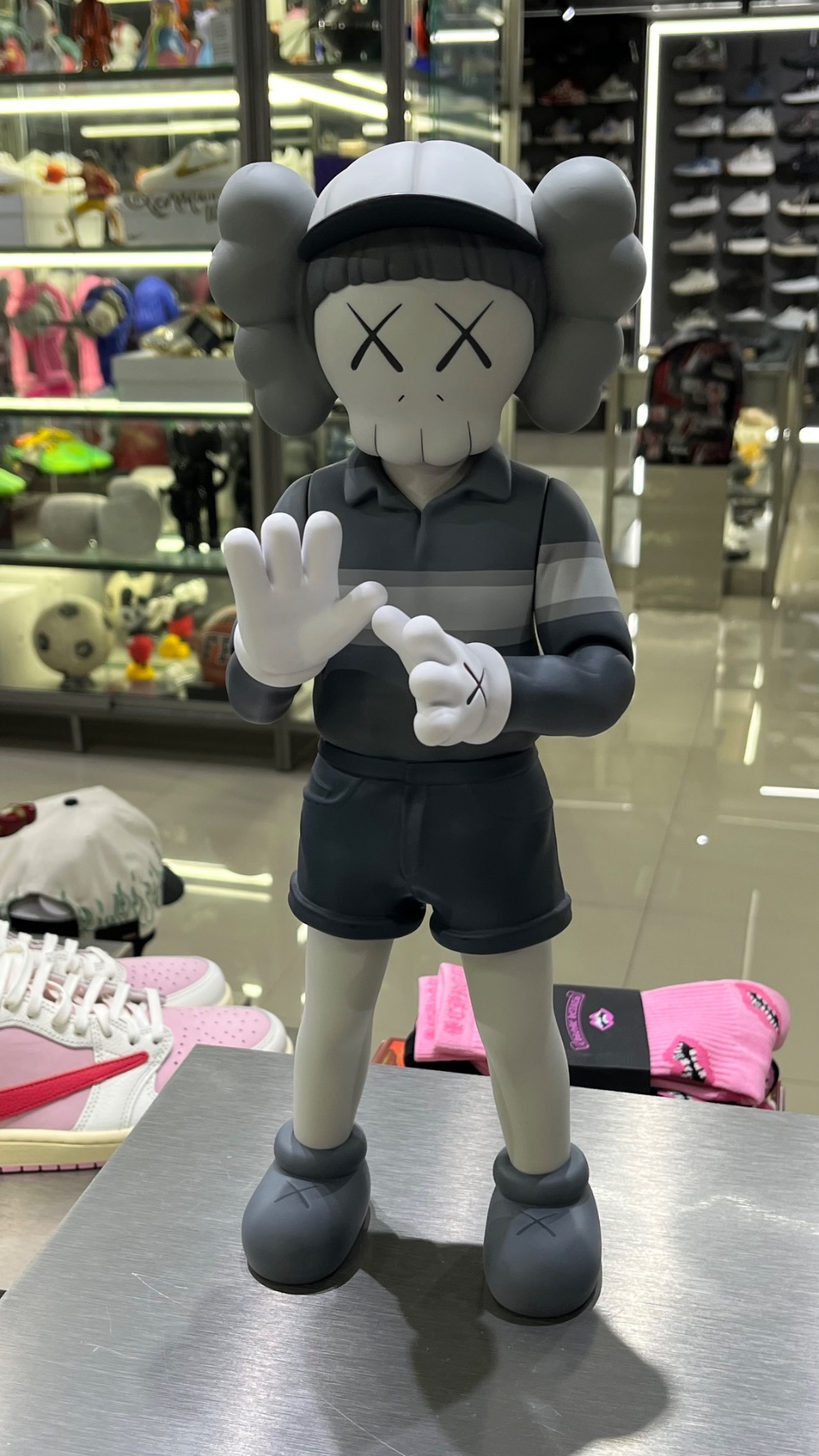 KAWS Chul-Su Vinyl Monotone — Único, Novo