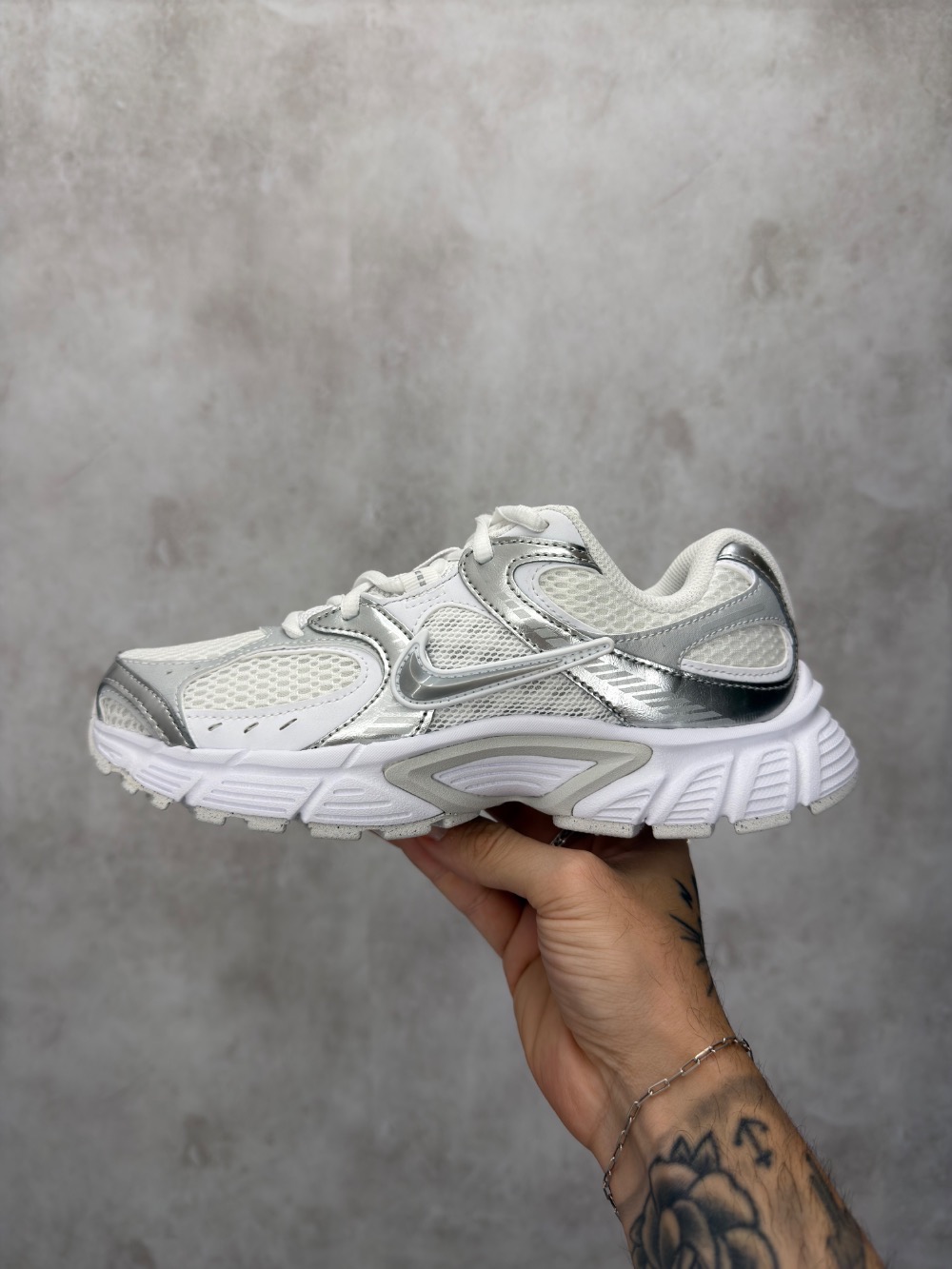 Nike V5 RNR Reflective Accents White Metallic Platinum — 36 / 37, Novo