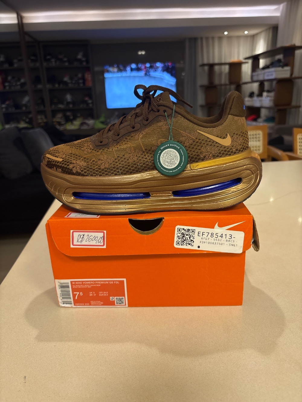 Nike Vomero Premium Flat Stout — 37, Novo