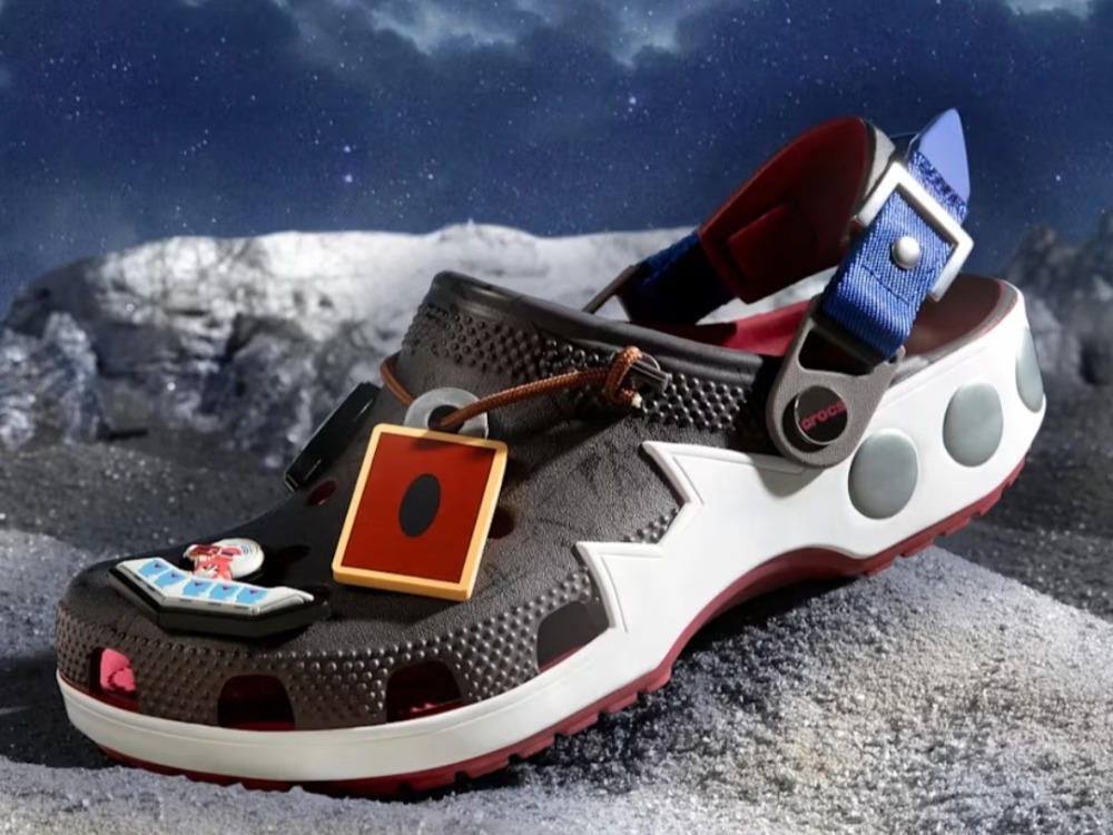 Yu-Gi-Oh! x Crocs Classic Clog Seto Kaiba Brown White — 39 / 40 / 41 / 42 / 43, Novo