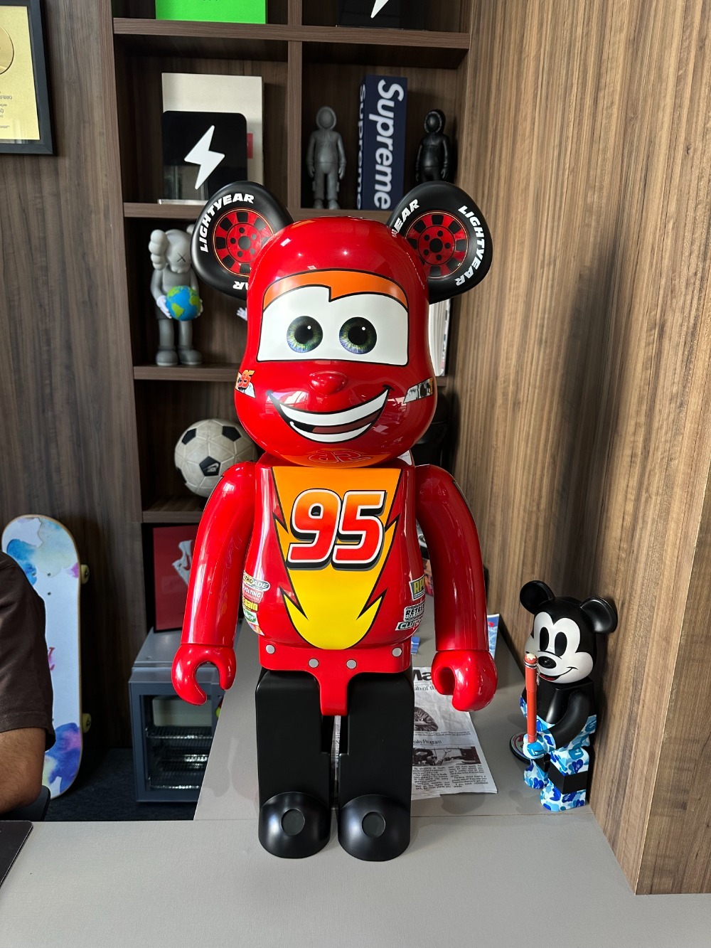 Disney x Bearbrick Medicom Toy Pixar Lightning McQueen 1000% Red — Único, Novo
