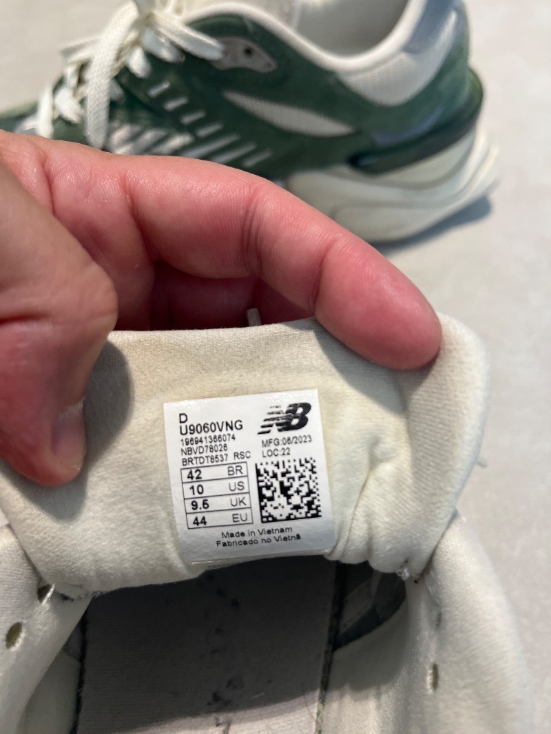 Foto 4 de New Balance 9060 Nori — 42, Usado