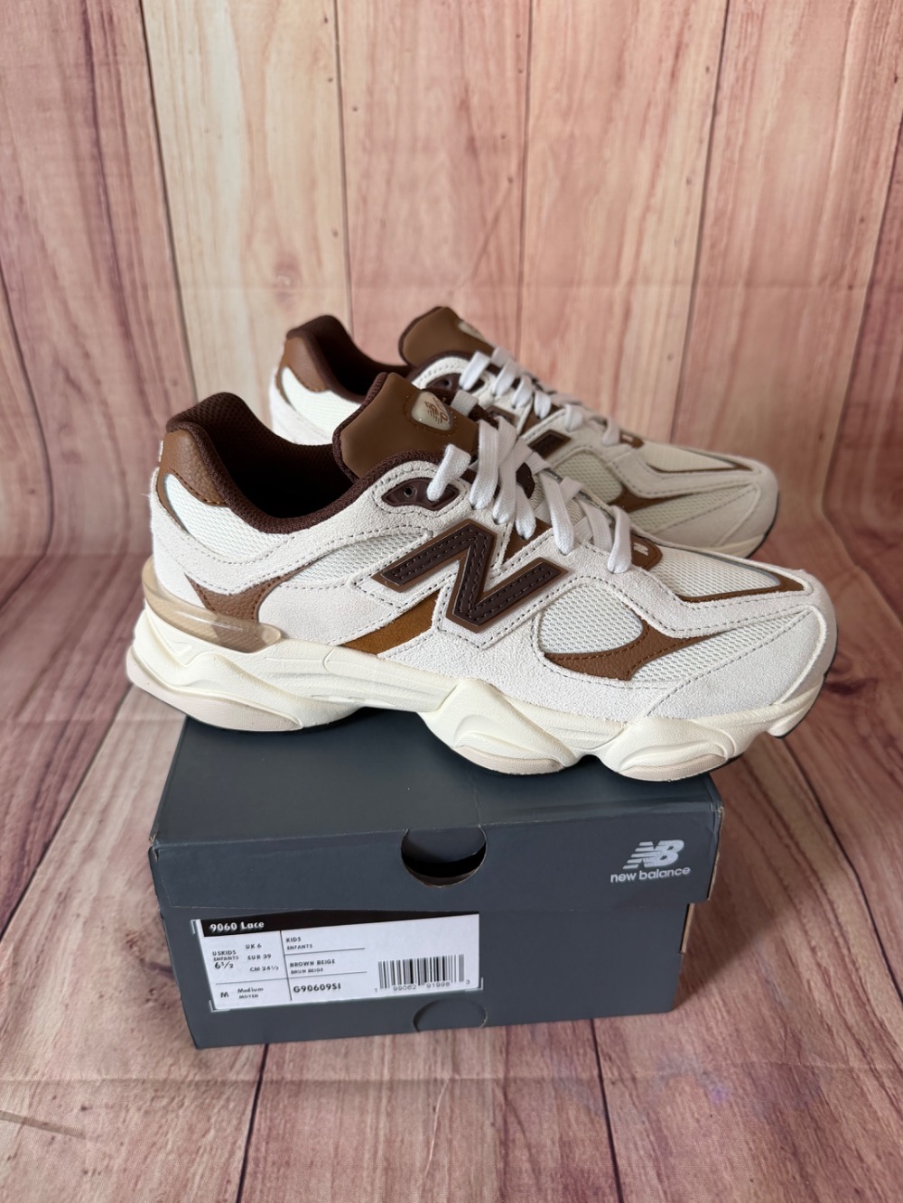 New Balance 9060 Breakfast Tea Angora — 36, Novo
