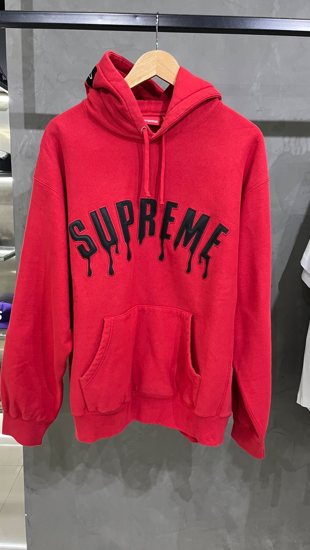 Ghostface x Supreme Moletom Arc Hooded Sweatshirt Red SS26-W10 — G, Novo