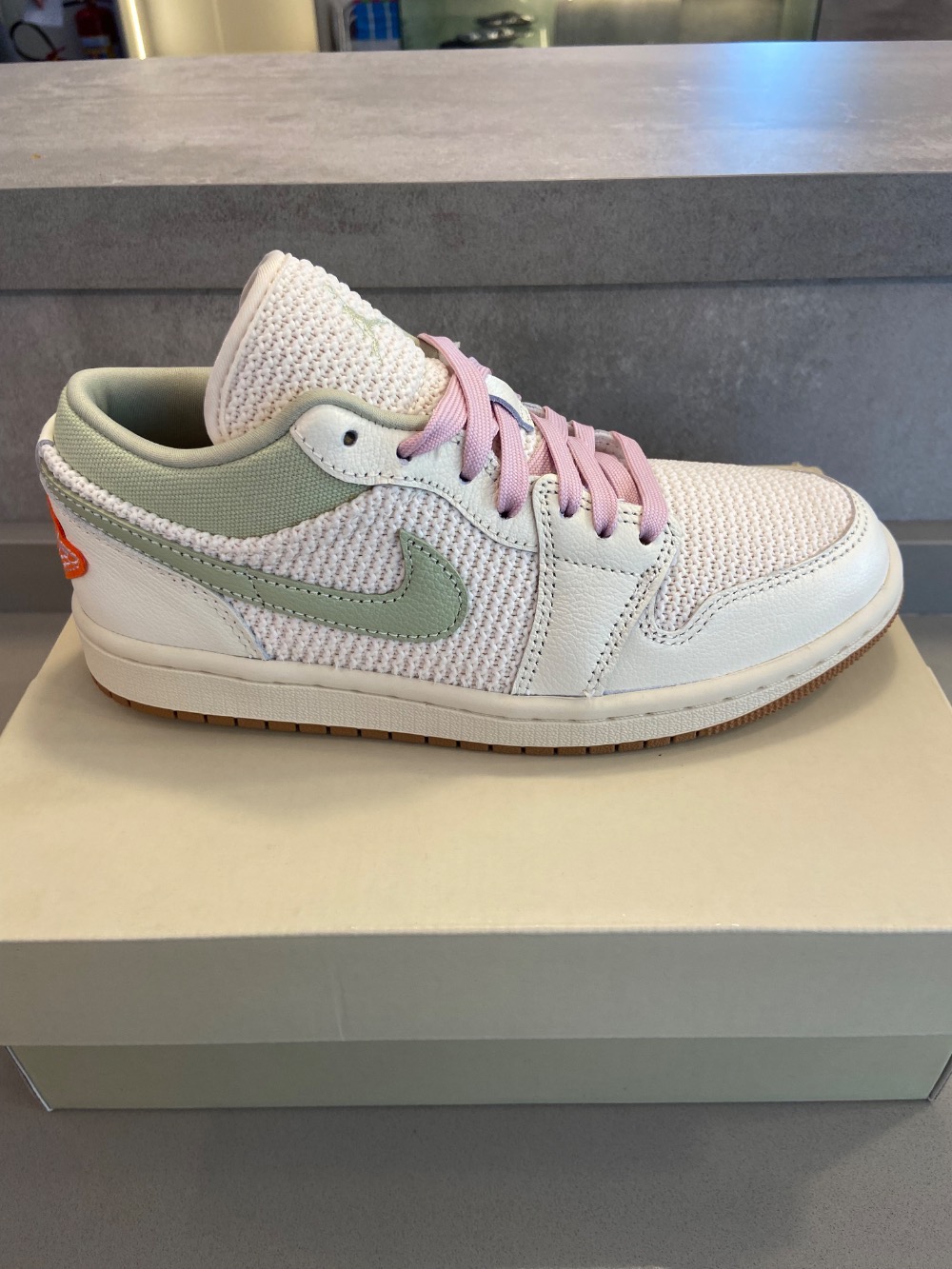 Air Jordan 1 Low SE Sail Olive Aura — 35, Novo