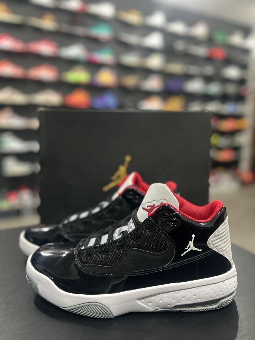 Air Jordan Max Aura 2 Black Cement — 38, Novo