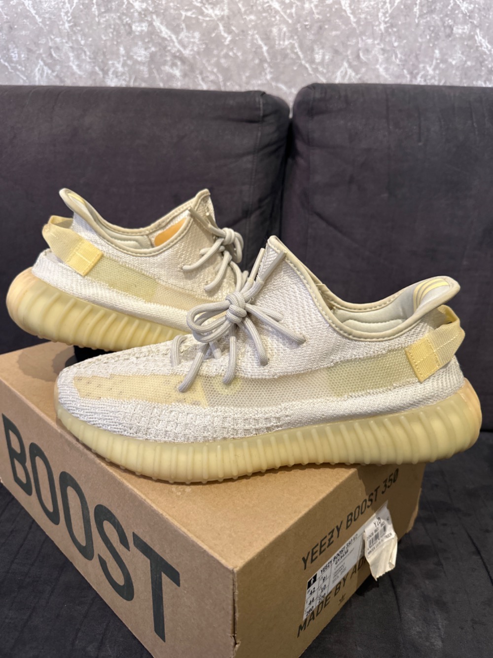 Yeezy Boost 350 v2 Light — 42, Usado
