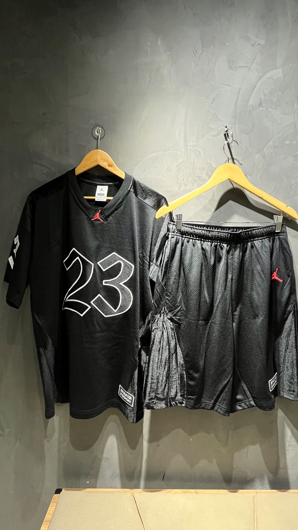 Air Jordan x Supreme Camiseta Jersey Black SS26-W15 — M / G, Novo