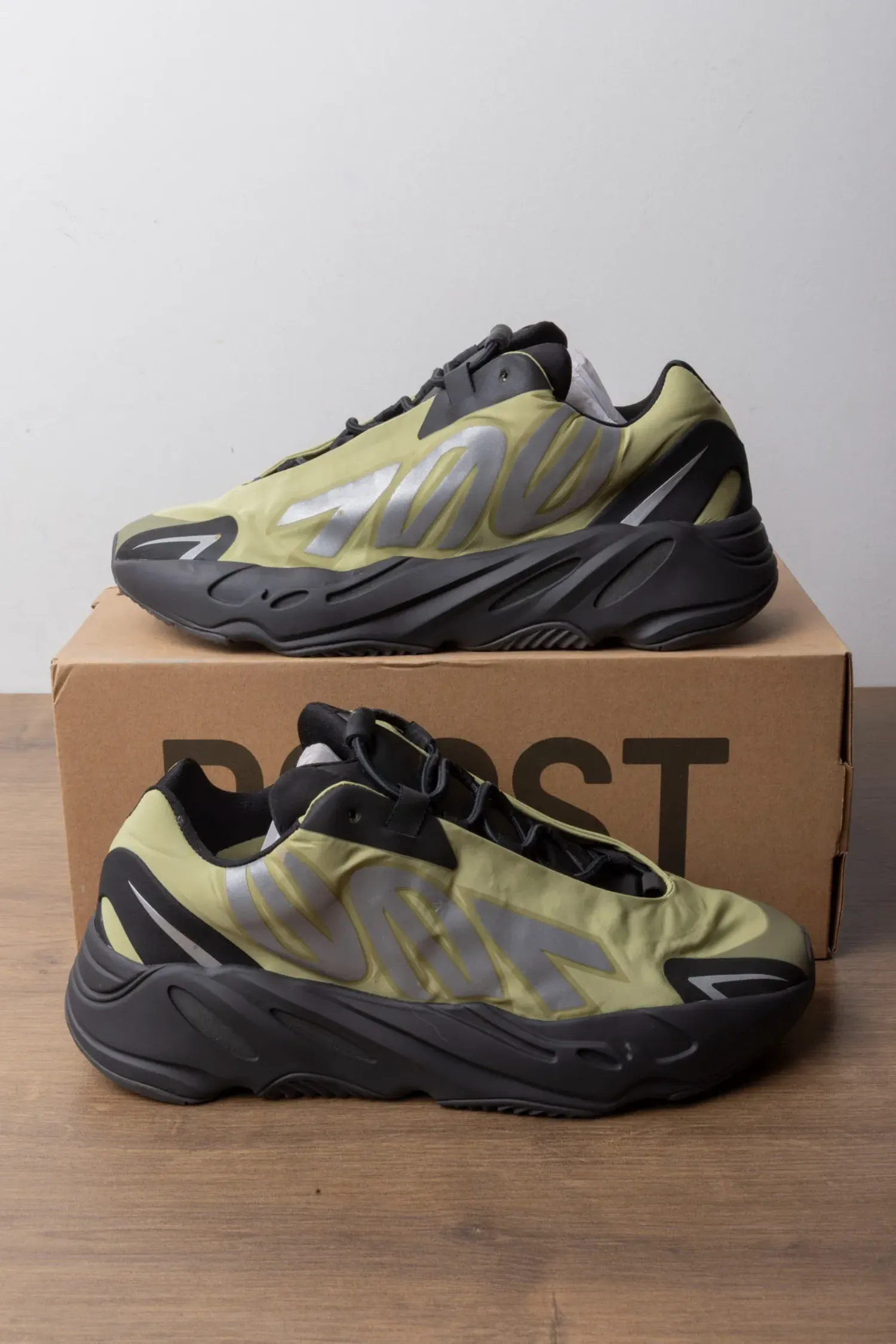 Foto 4 de Yeezy 700 MNVN Resin — 41, Usado