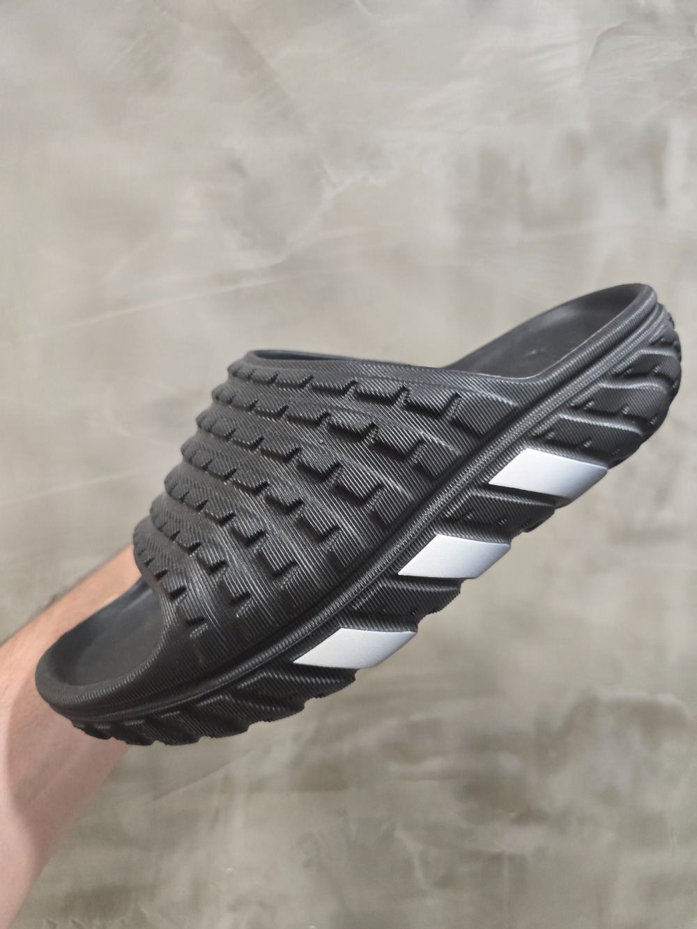 adidas Adilette 94 Core Black Cloud White — 36/7 / 38/9 / 40/1 / 42/3 / 44/5, Novo