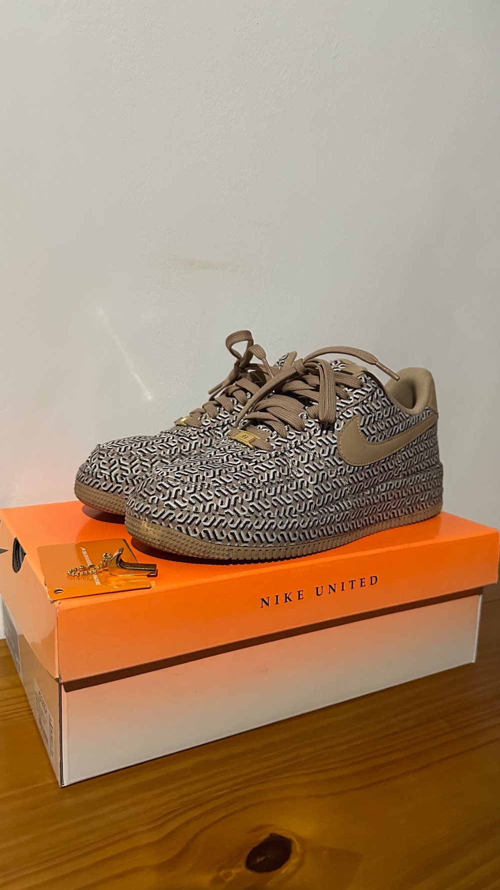 Nike Air Force 1 LX United in Victory — 38, Usado
