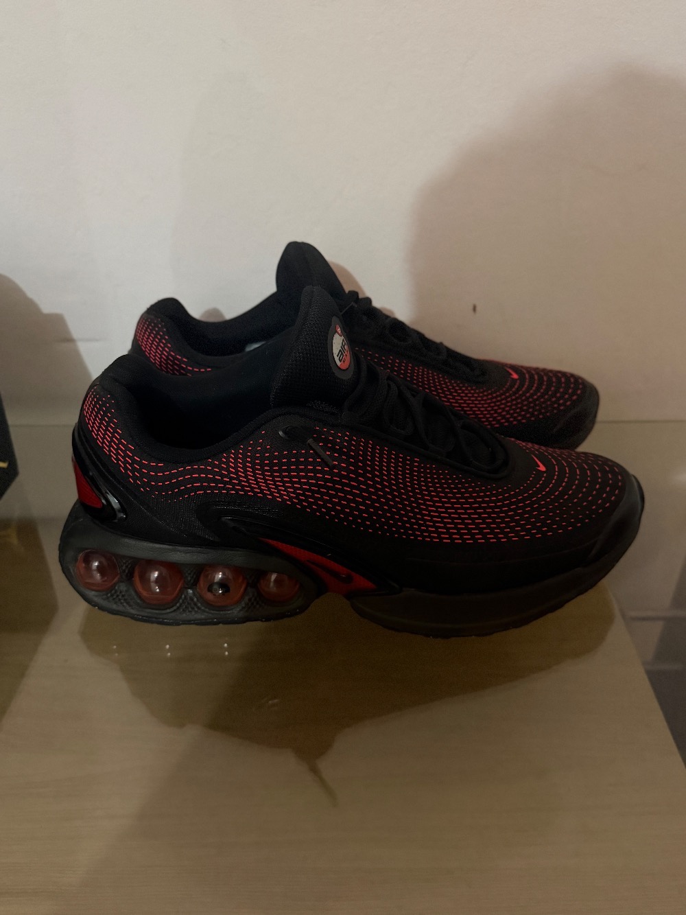 Nike Air Max DN Bred — 43, Usado