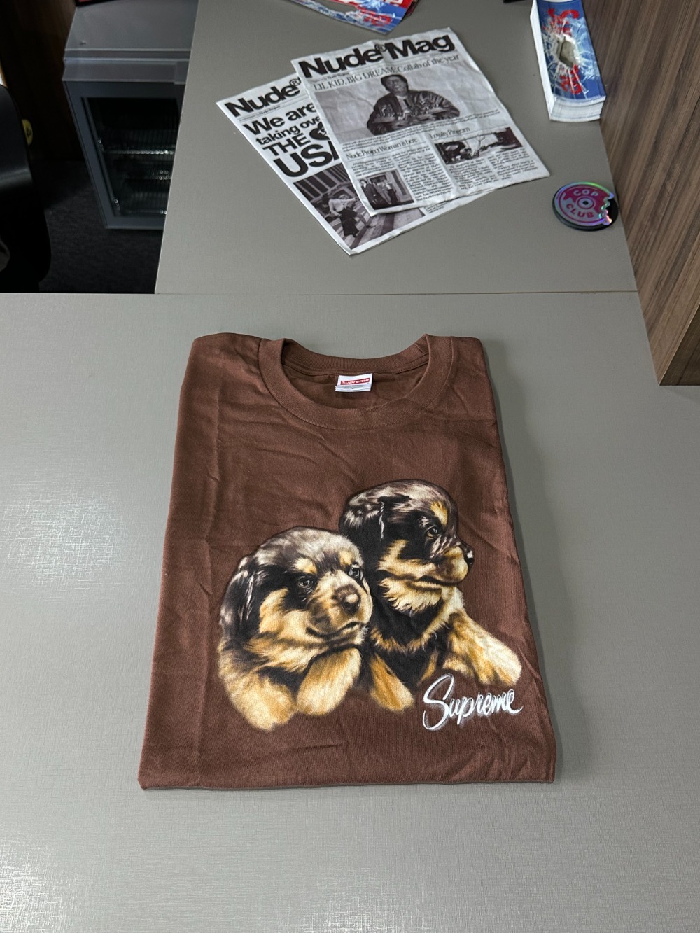Camiseta Supreme Puppies Brown FW26-W1 — M, Novo