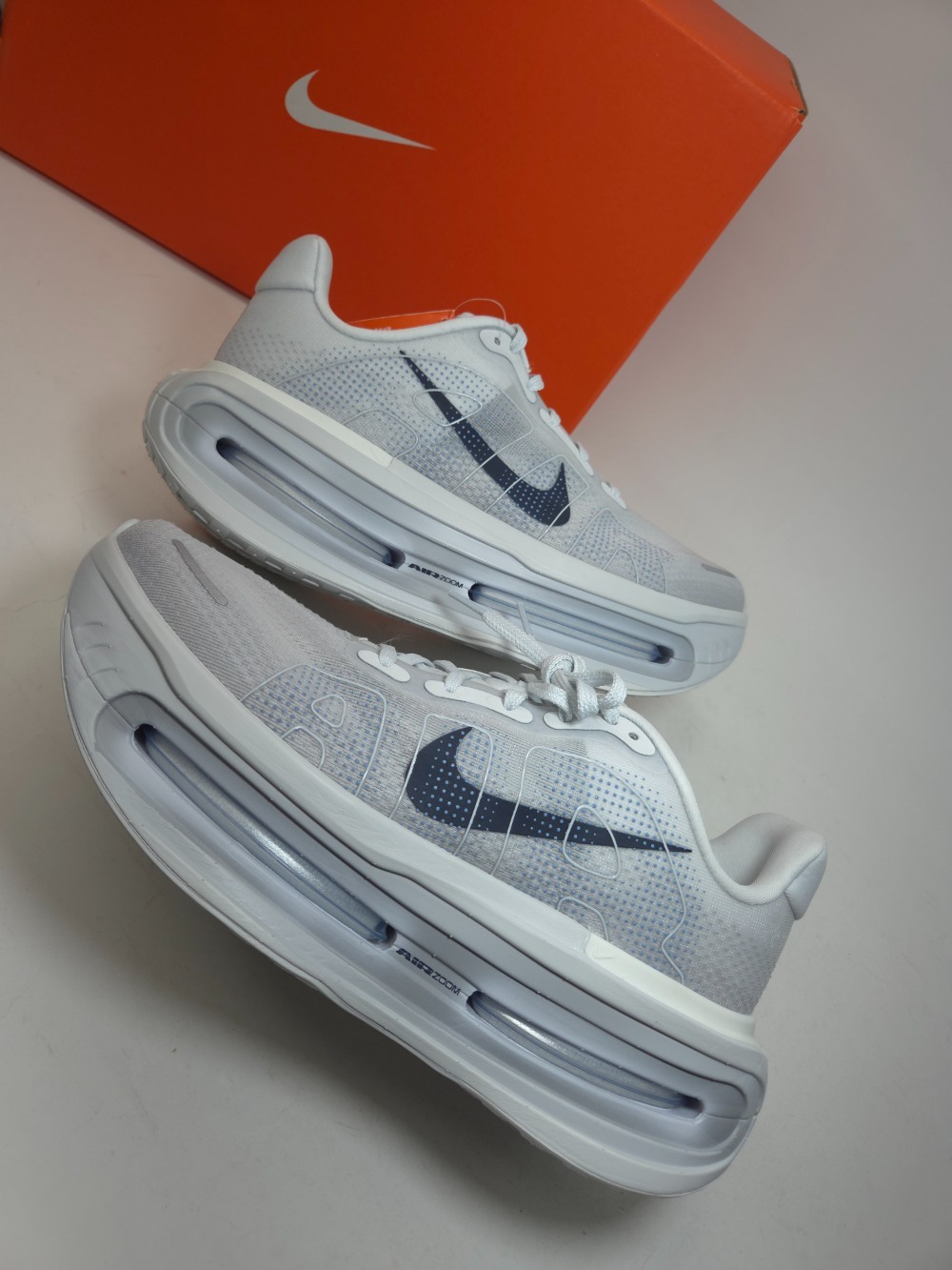 Nike Vomero Premium Off-White Grey Fog Dark Obsidian — 41, Novo