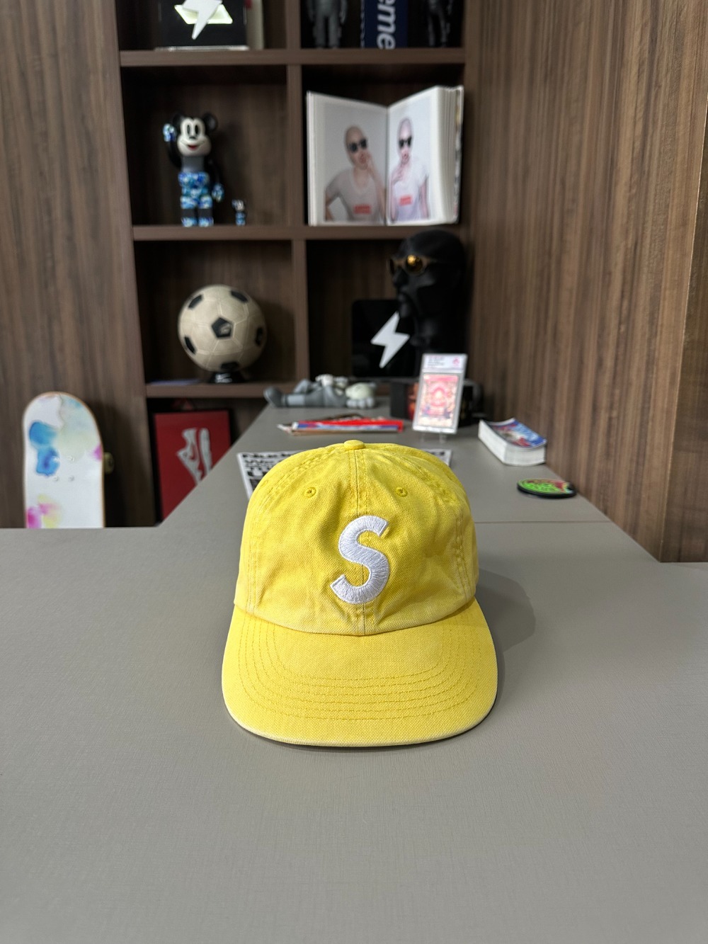 Boné Supreme Washed Canvas S Logo 6-Panel Yellow FW26-W3 — Único, Novo