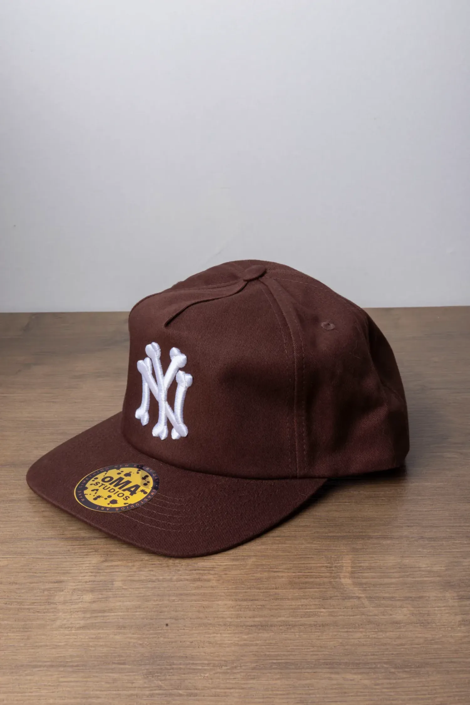 Boné oMA Studios NY Bones Brown — Único, Novo