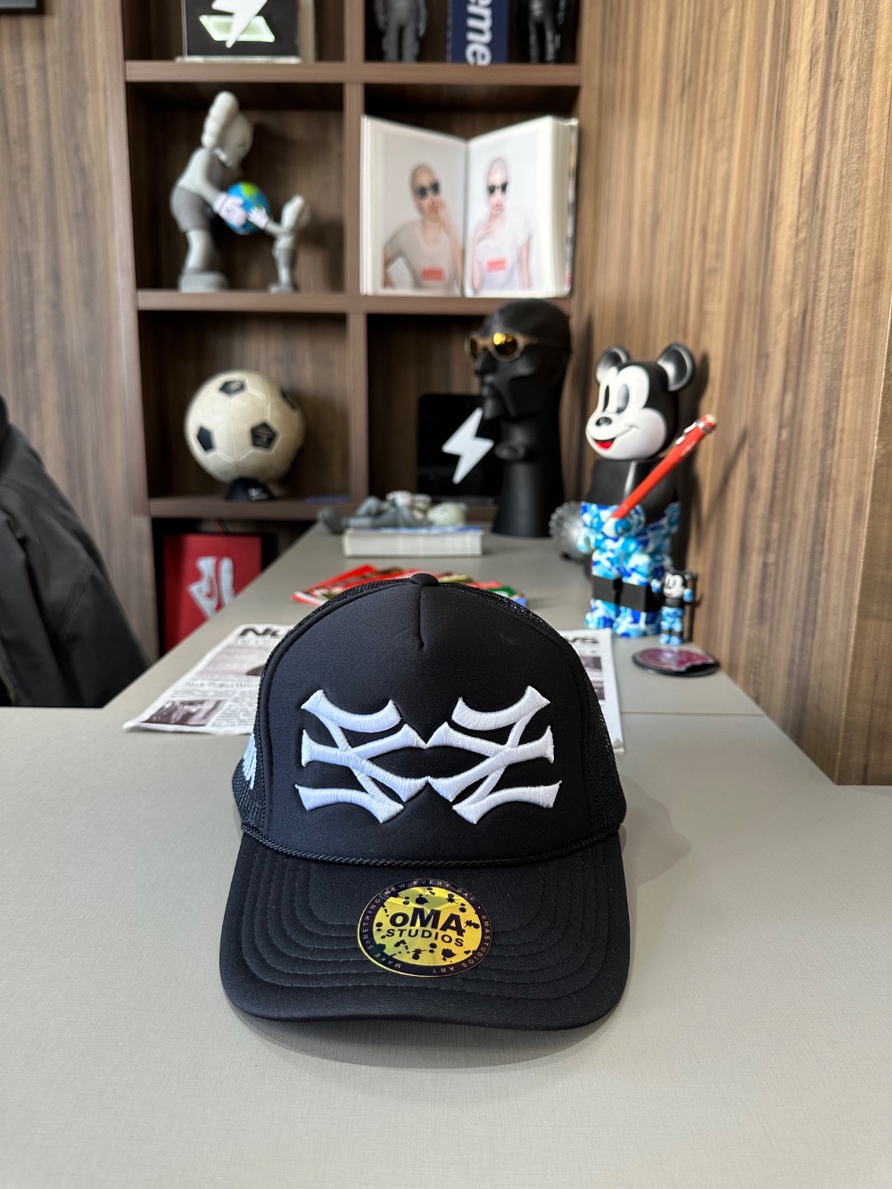Boné oMA Studios NY Corduroy Trucker Black — Único, Novo