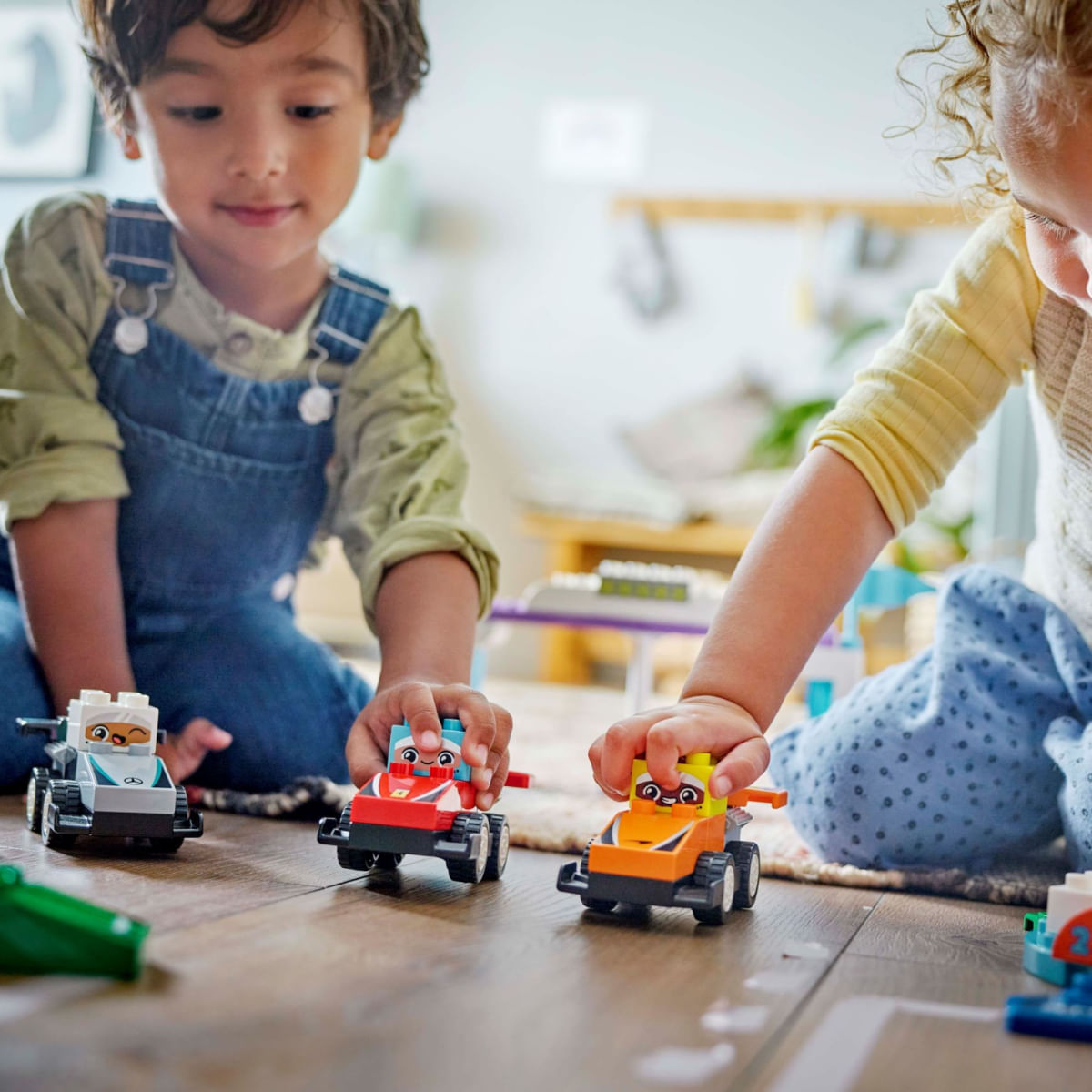 Foto 4 de LEGO® DUPLO® - Carros e pilotos da F1®