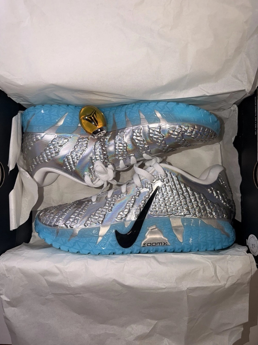 Jurassic Park x Nike Ja 3 Metallic Silver — 39.5 / 40 / 40.5 / 41 / 42 / 42.5 / 43 / 43.5 / 44, Novo