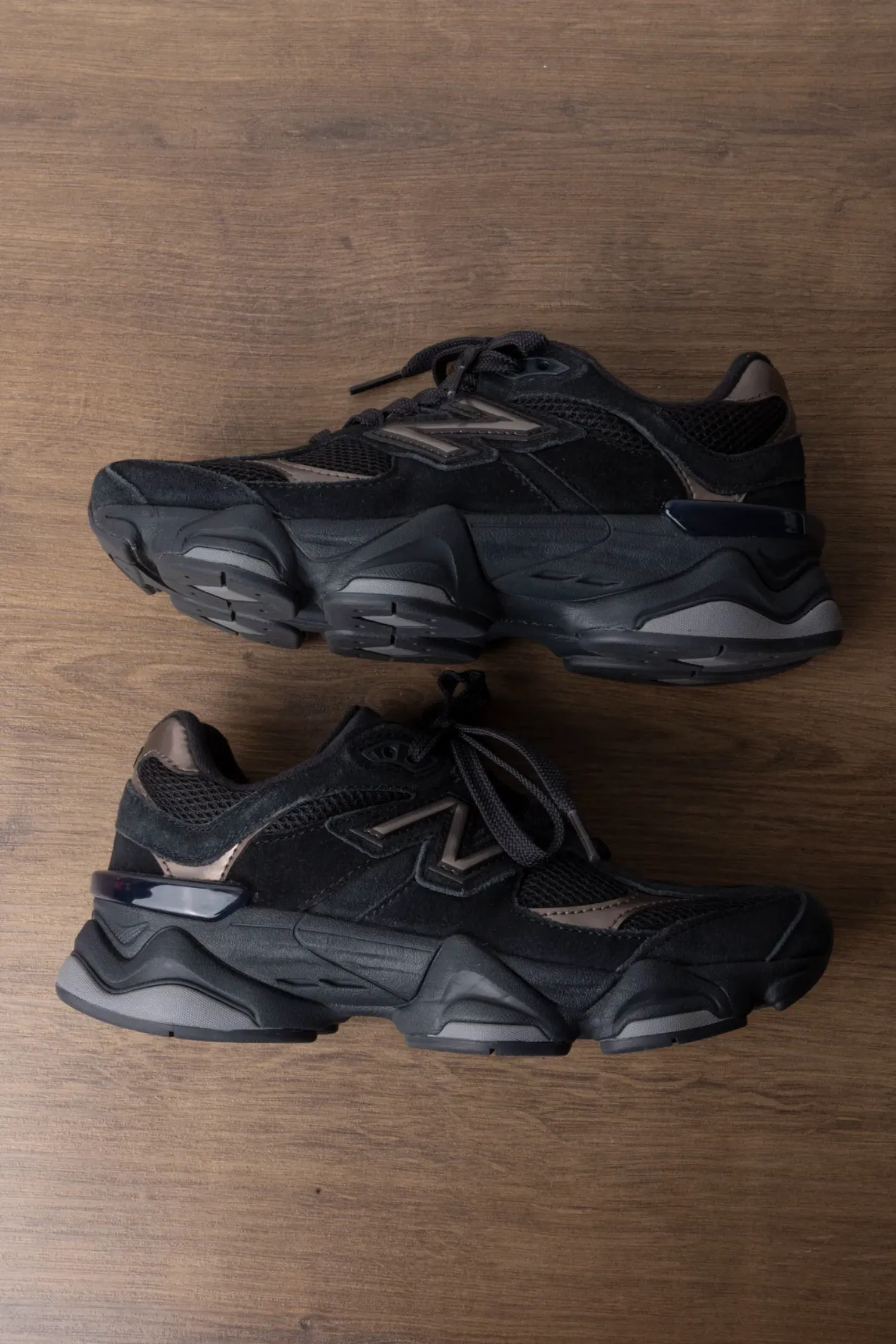 Foto 4 de New Balance 9060 Black Copper — 34, Usado