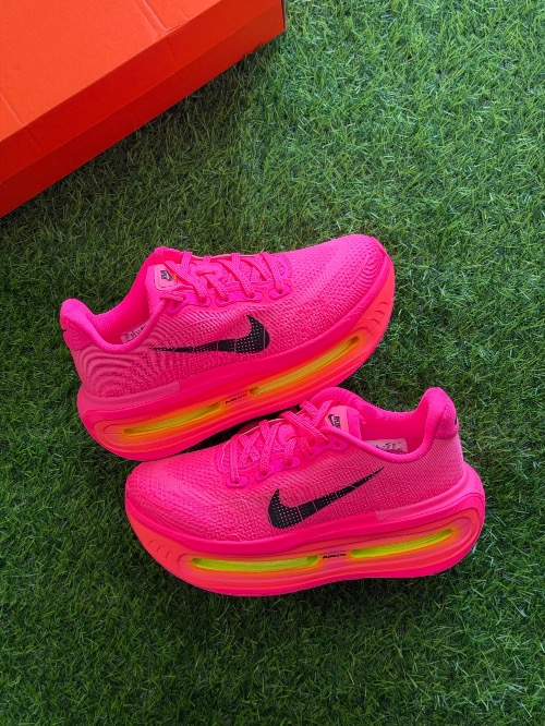 Nike Vomero Premium Hyper Pink Black — 35, Novo