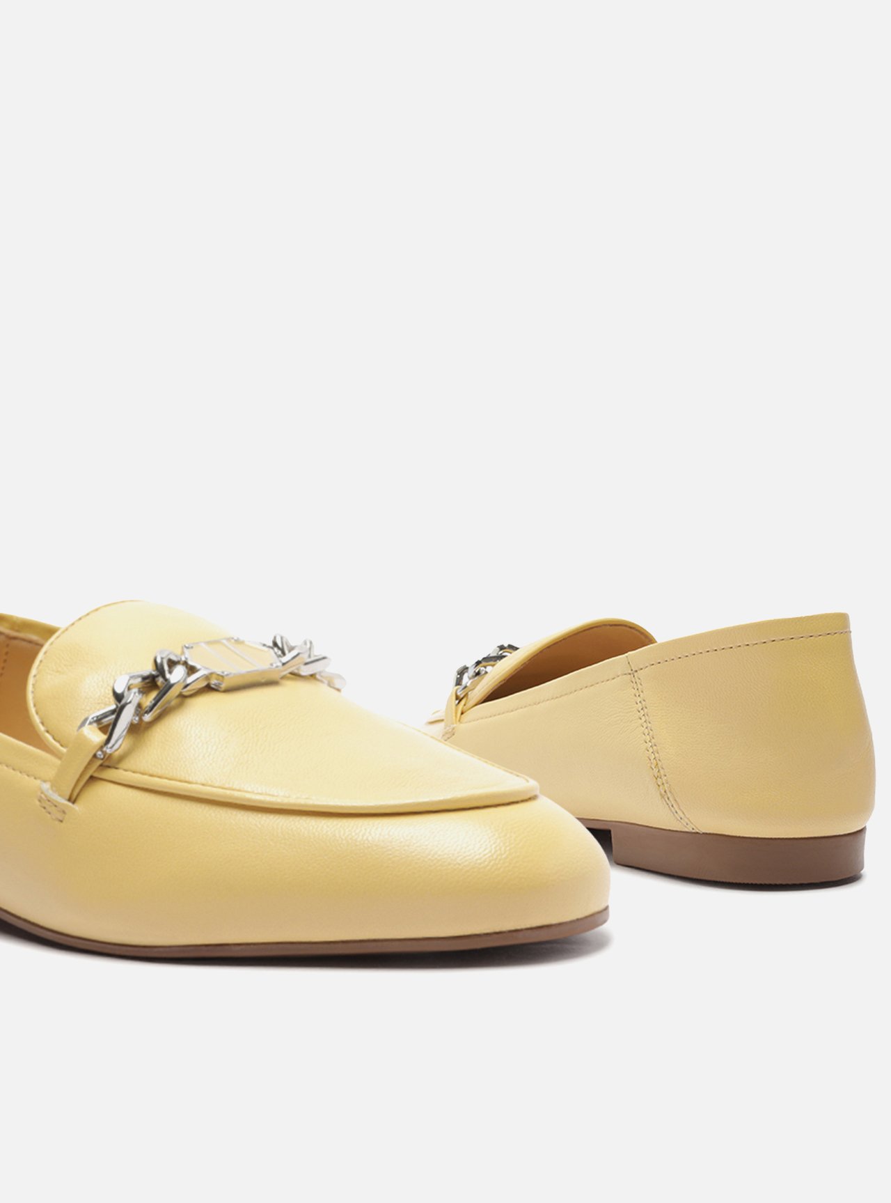 Foto 4 de Mocassim Amarelo Couro Bico Redondo Bridão
