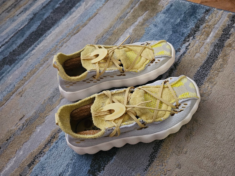 Nike Mind 002 Flyknit Light Bone Saturn Gold — 40, Novo