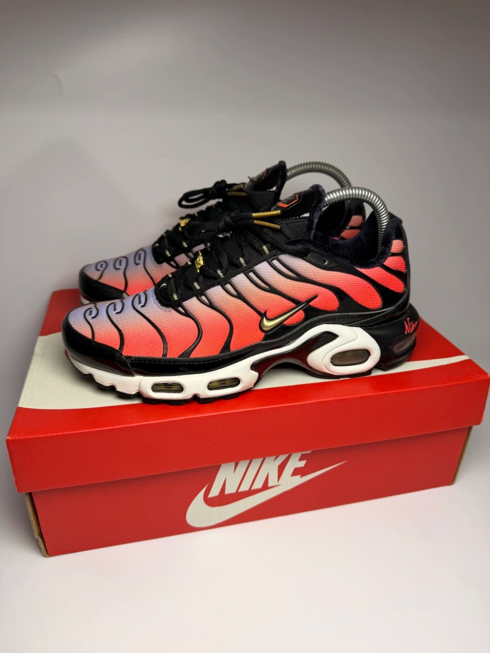 Nike Air Max Plus Sisterhood Red — 38, Usado