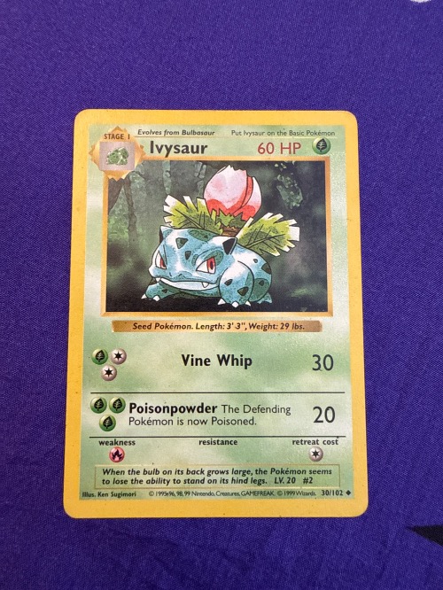 Ivysaur (30/102) Base Set Pokémon TCG — Damaged, Usado