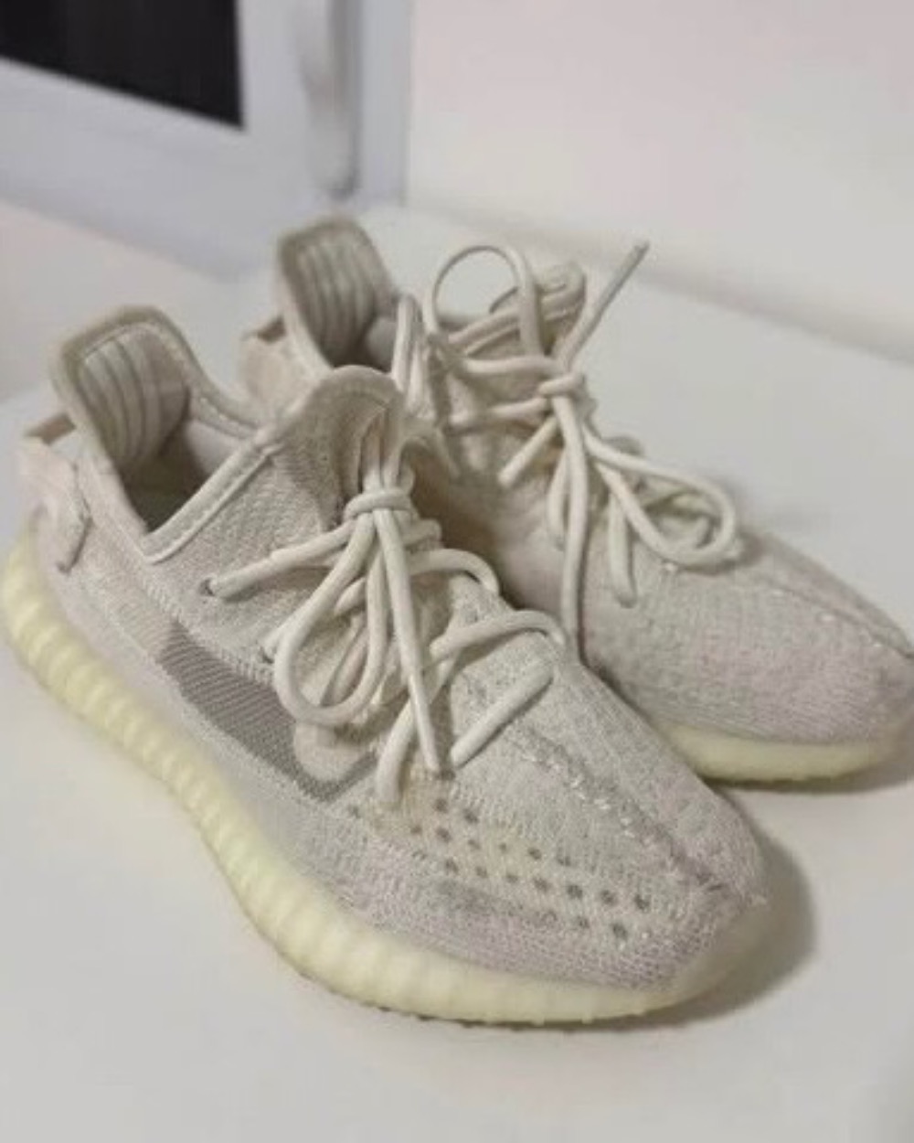 Yeezy Boost 350 V2 Bone — 35, Usado