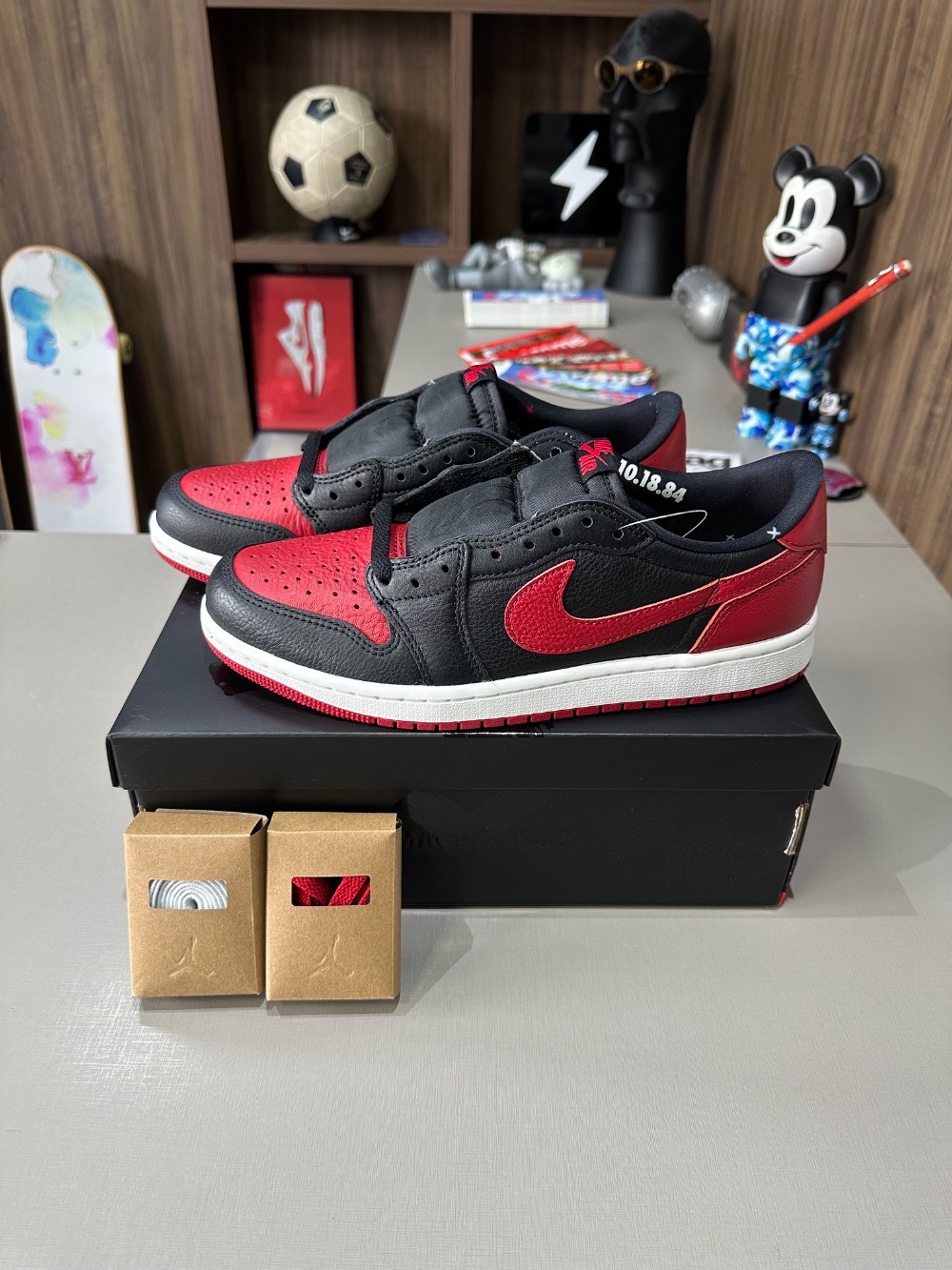Air Jordan 1 Retro Low OG Banned Black Varsity Red — 41, Novo
