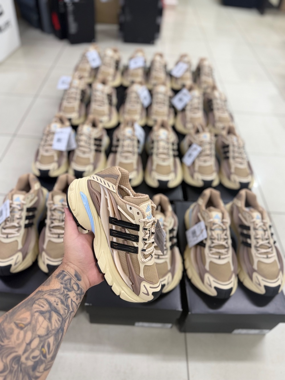Pharrell Williams x adidas Adistar Jellyfish Crystal Sand Trace Brown — 35, Novo