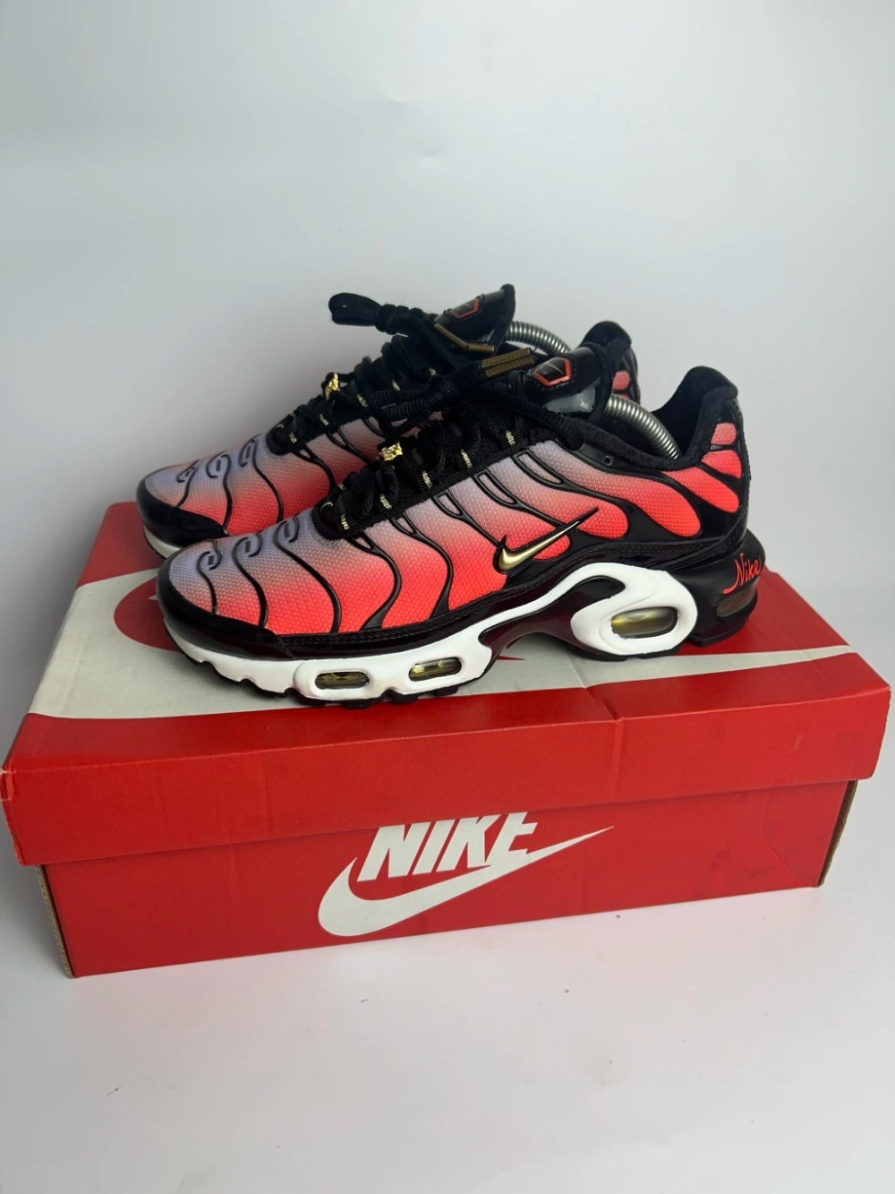 Nike Air Max Plus Sisterhood Red — 36, Usado